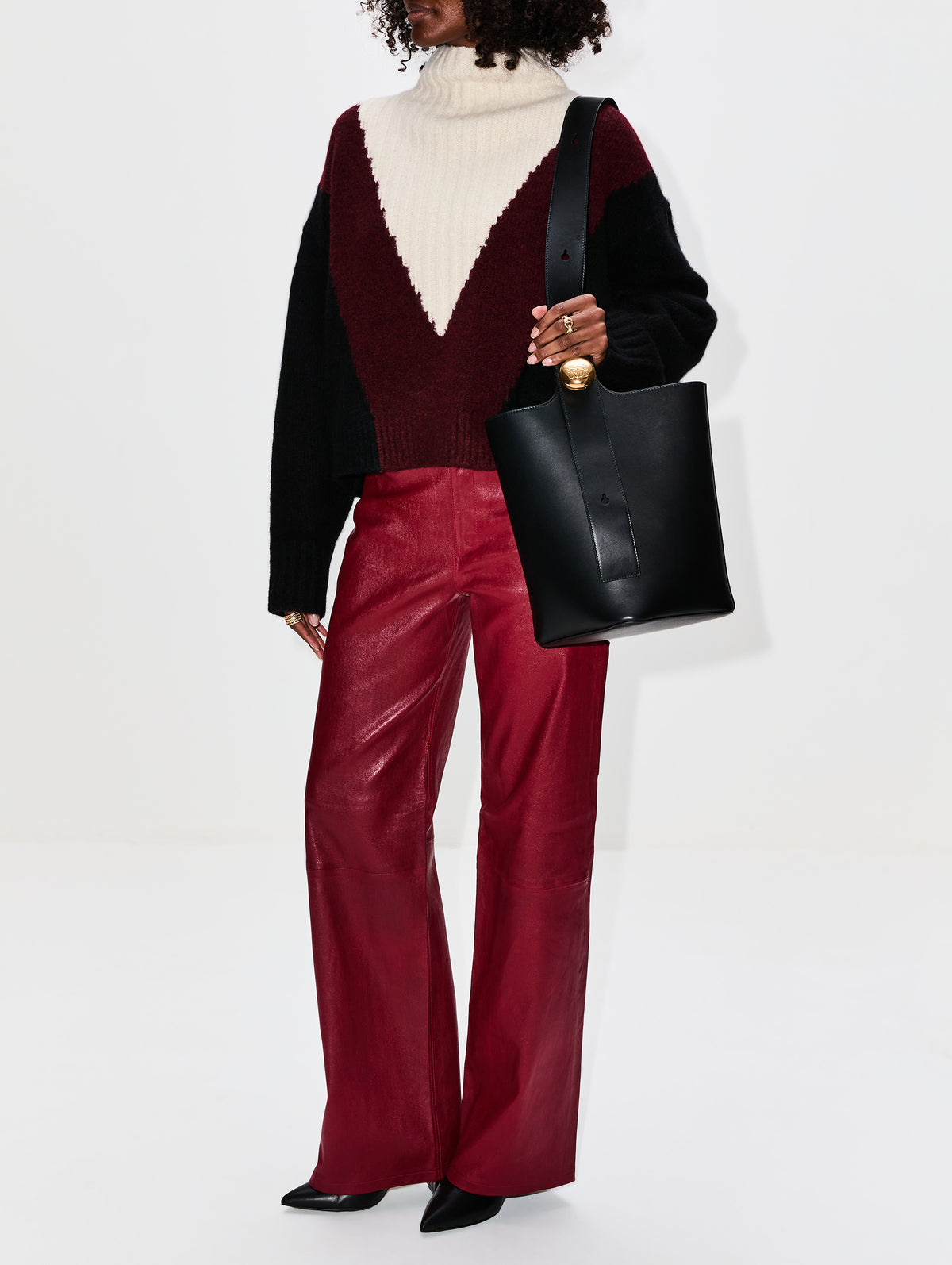 Medium Pebble Bucket Bag,LOEWE,BLACK,Image 5