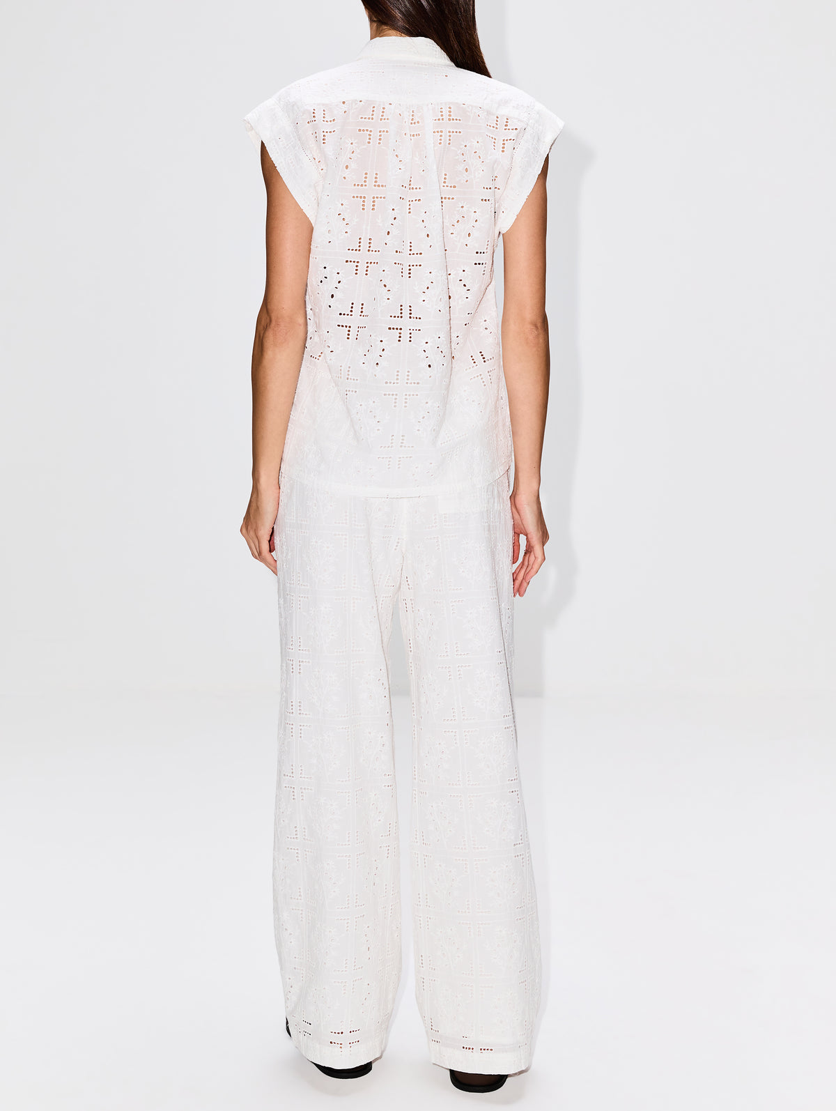 Della Shirt,BIRDS OF PARADIS BY TROVATA,HANDKERCHIEF EYELET,Image 3