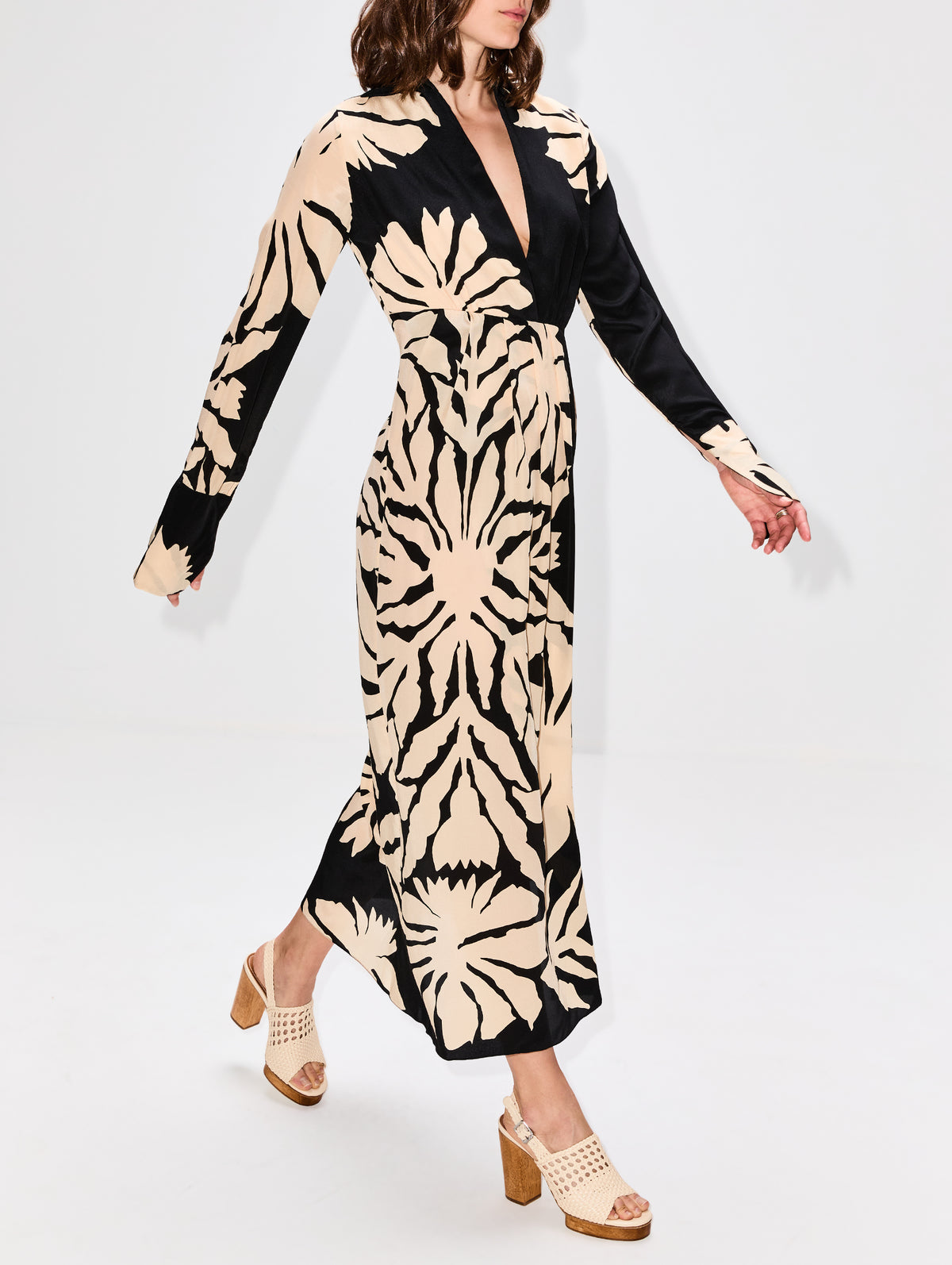 johanna ortiz long sleeve dress Johanna Ortiz Wild Savannah Embroidered Long-Sleeve Midi Tunic Dress
