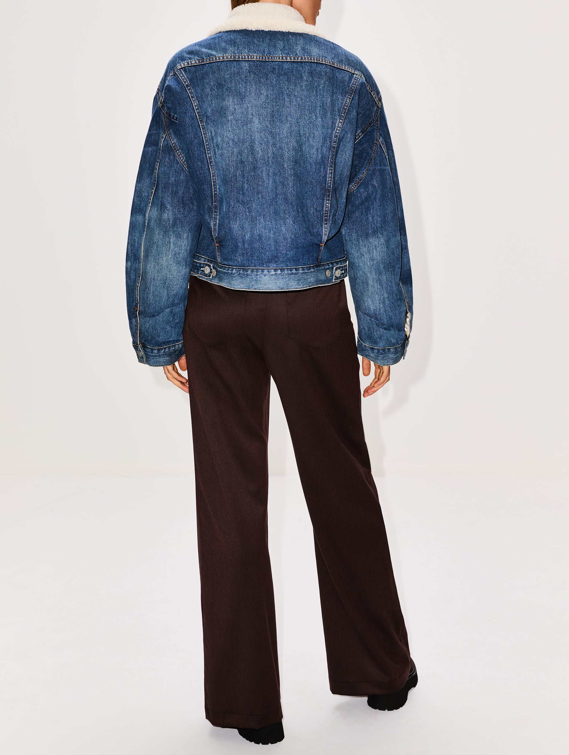 タイムイズオンCLASSIC TRUCKER DENIM JACKET ovyz Iris Boxy Trucker Jacket | DENIMIST | elysewalker