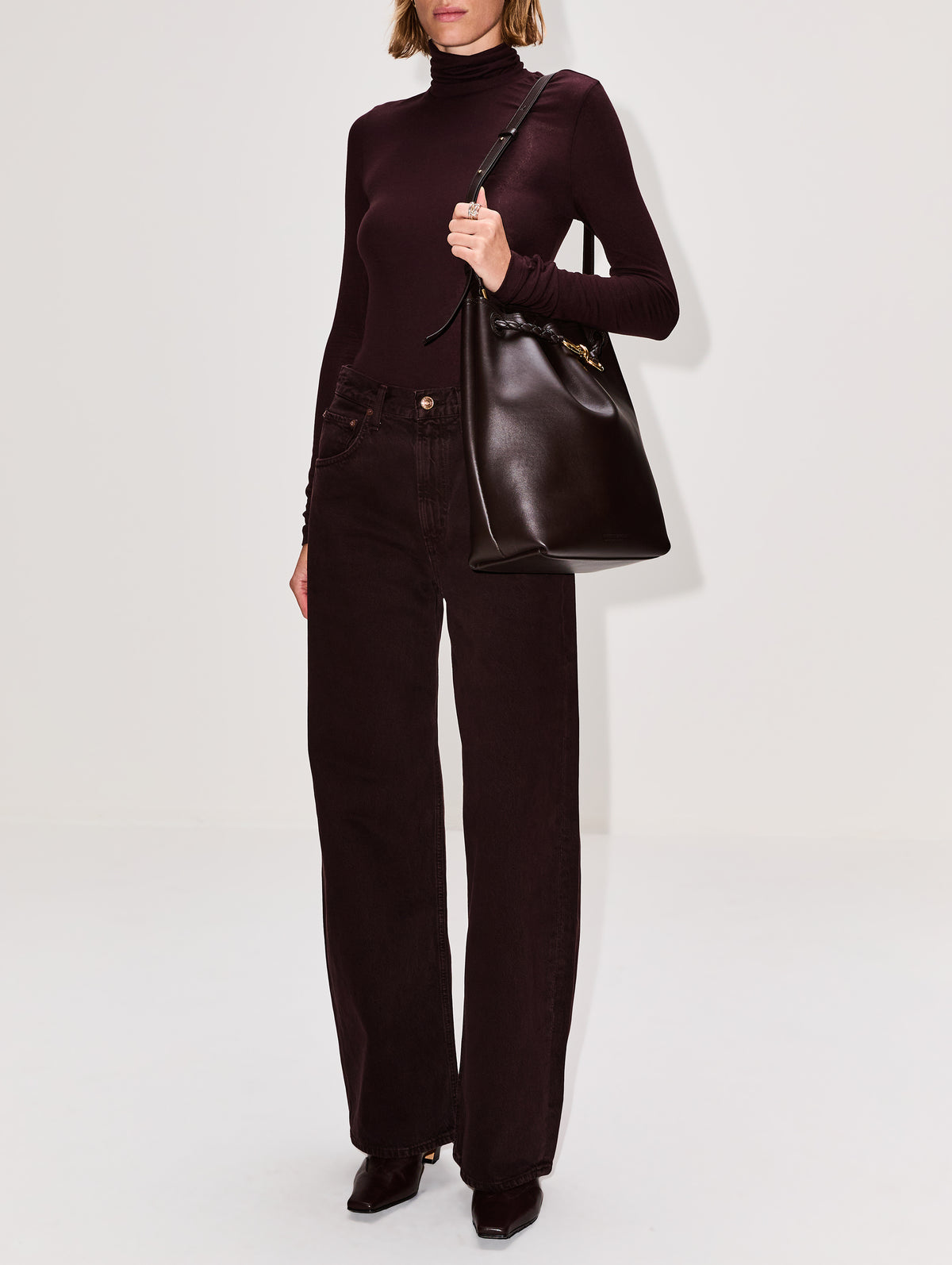 Vertical Andiamo Bag,BOTTEGA VENETA,FONDANT,Image 2