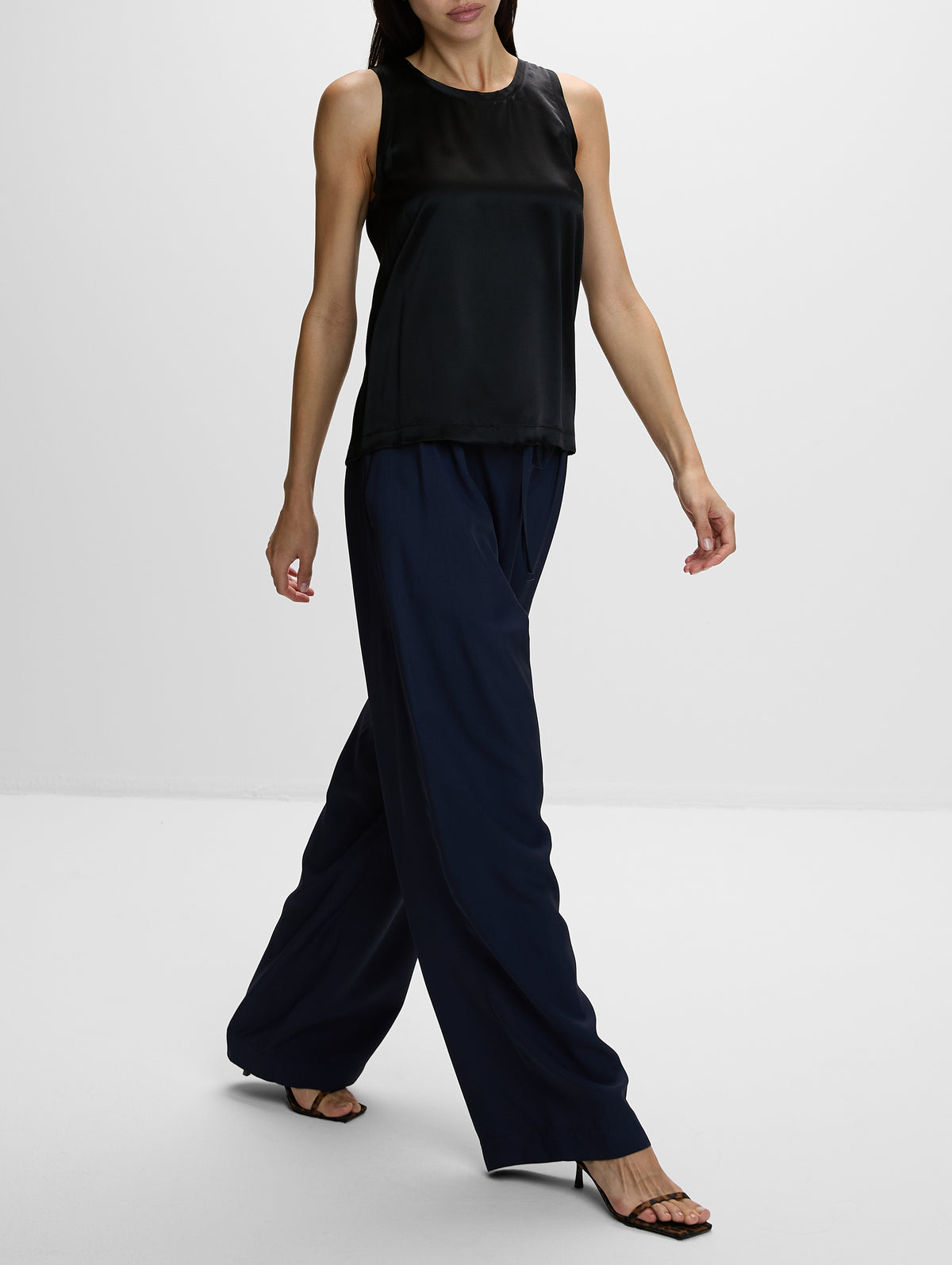 Ellon Straight Pant,LOULOU DE SAISON,NAVY,Image 3