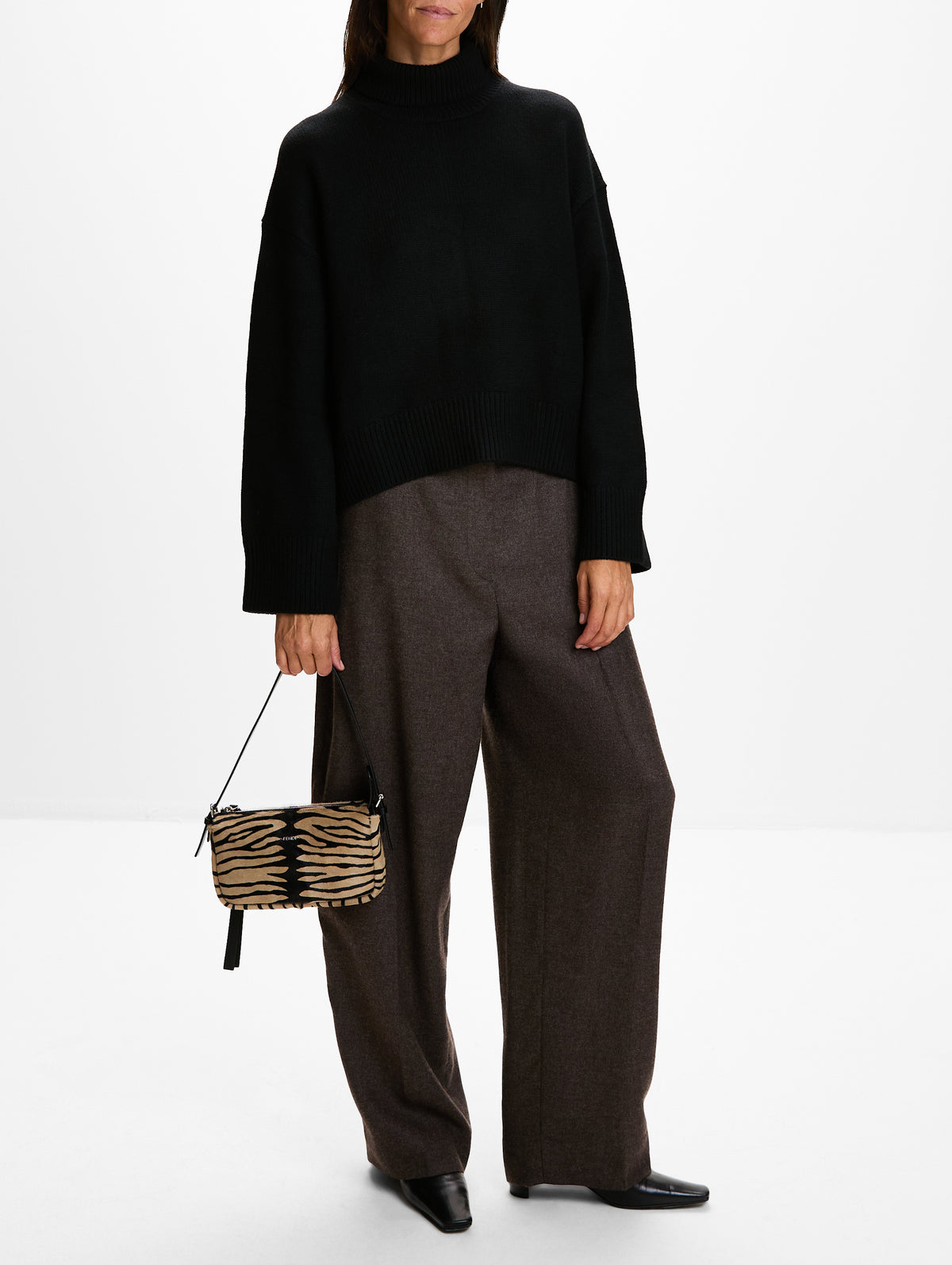 Jonah Turtleneck Sweater,LOULOU DE SAISON,BLACK,Image 2
