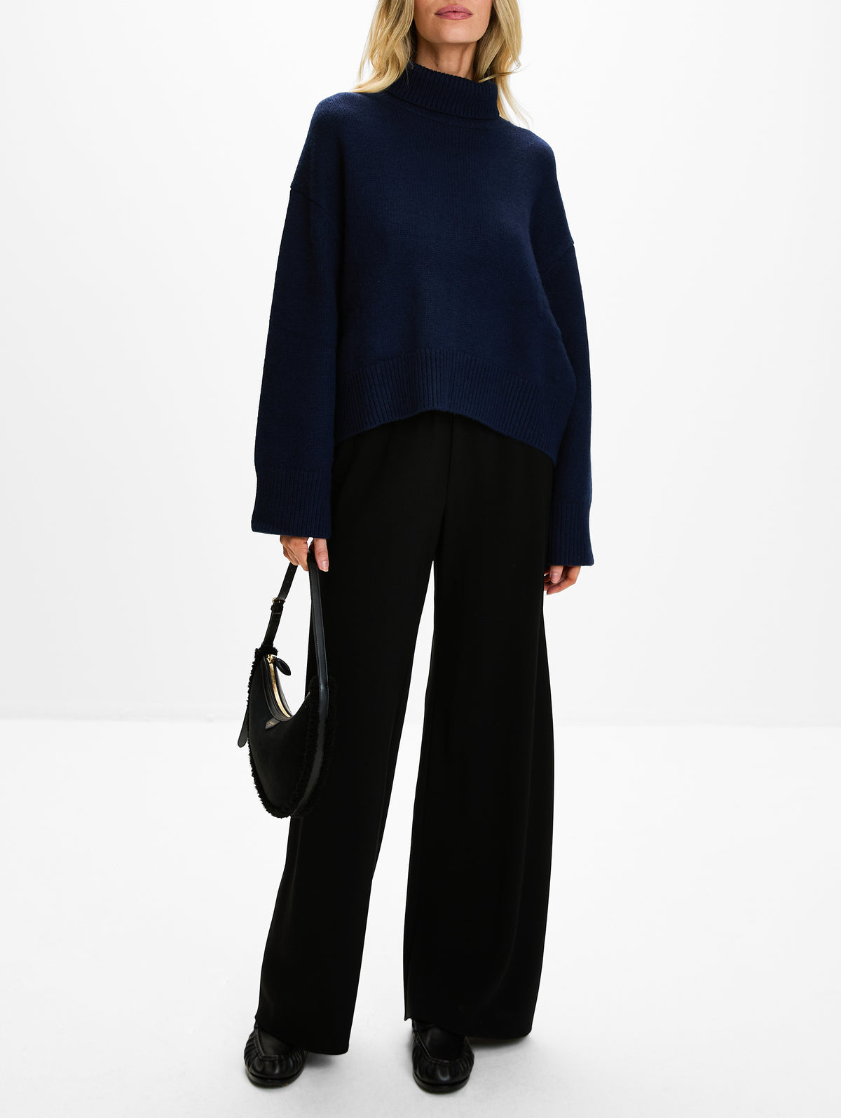 Jonah Turtleneck Sweater,LOULOU DE SAISON,NAVY,Image 2
